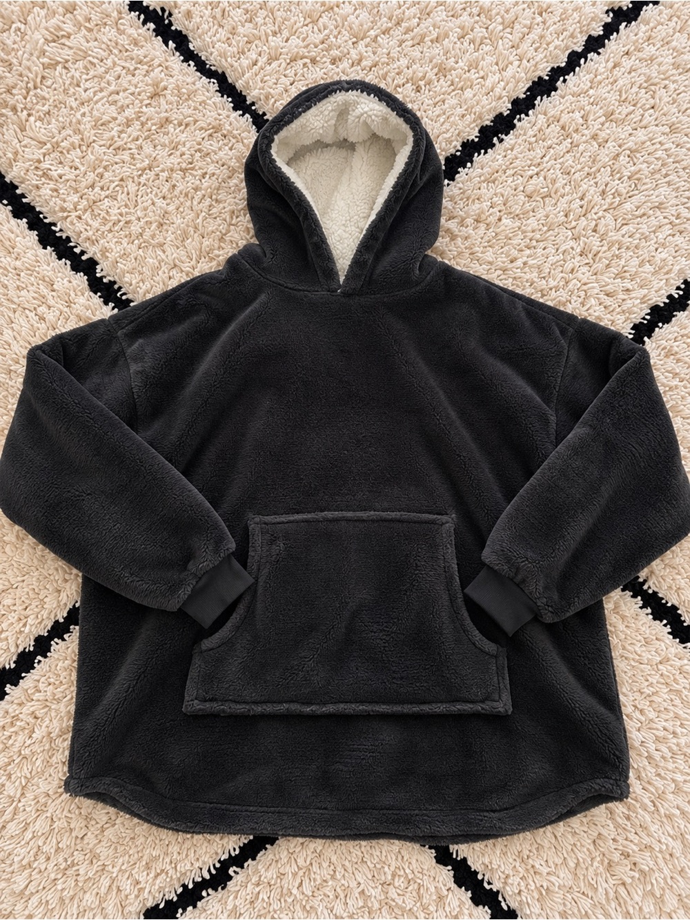 Cozy Oversized Women's Black Sherpa-Lined Comfy